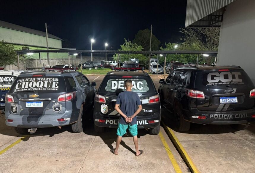 A Autoridade policial plantonista do DEPAC CEPOL, a qual participou de todas as diligências, deliberou pela autuação em flagrante delito do indivíduo
