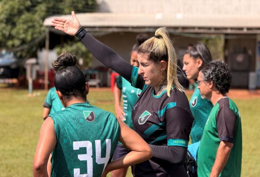 Técnica Jaque Corrêa reconhece força das adversárias que jogarão em casa (Foto: Dani Mugarte/FC Pantanal)