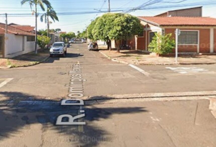 A mulher relatou ainda à polícia que, em vez de conversar com o filho, o homem passou a desferir uma sequência de tapas contra o rosto e tórax 