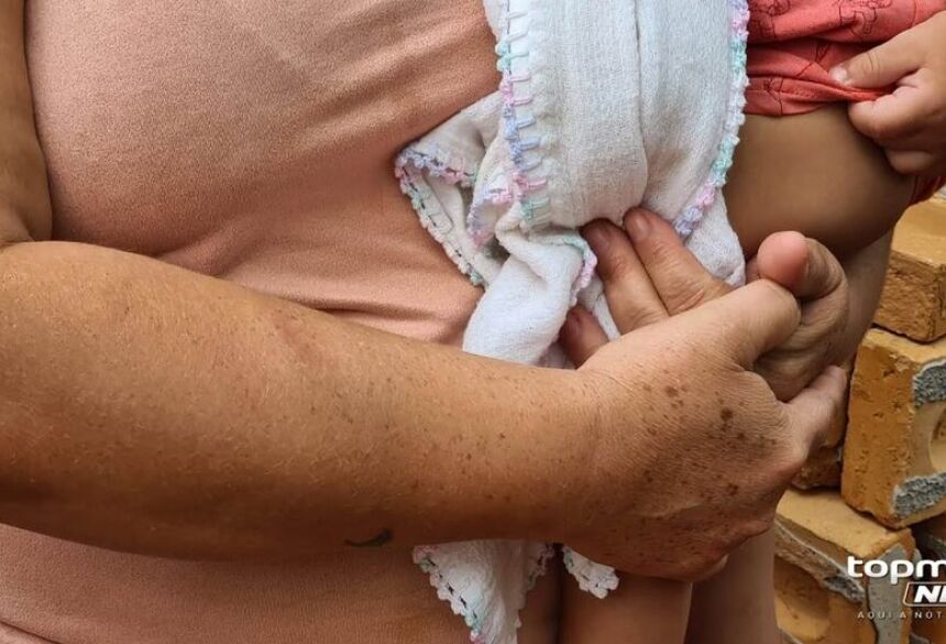 Ela contou ainda que o marido pegou uma faca e avançou em sua direção, fazendo com que ela corresse para a rua em busca de ajuda