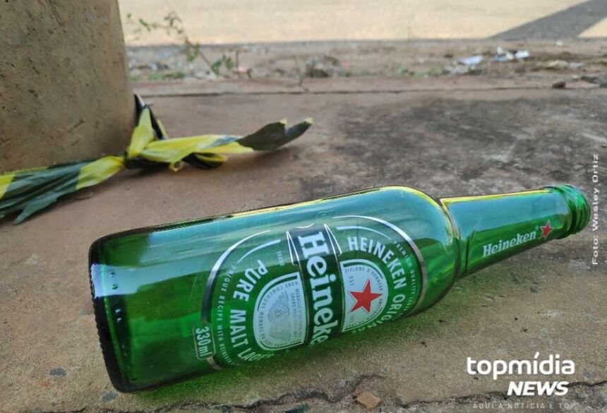 As jovens ficaram algum tempo no estabelecimento, consumindo bebidas e fumando com o conhecimento e consentimento do dono do bar