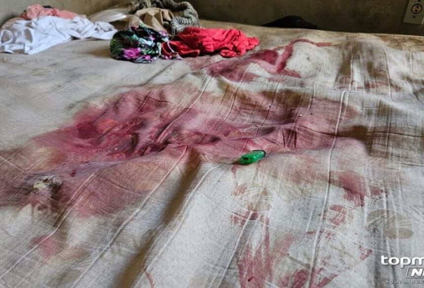  Ao chegarem ao local, os policiais ouviram choro vindo de um cômodo e decidiram entrar