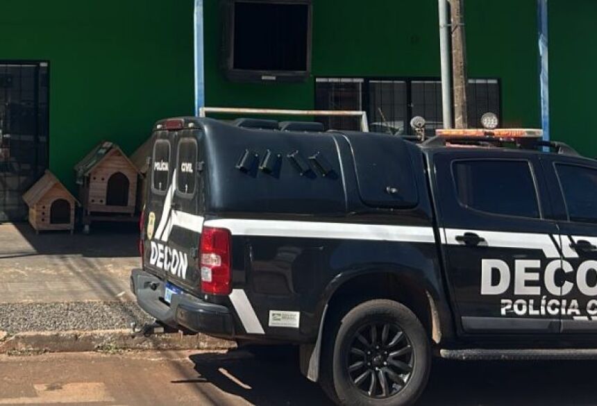 A pena prevista para o crime varia de 2 a 5 anos de detenção, além de multa, não havendo arbitramento de fiança