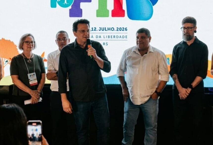 Representando o governador Eduardo Riedel, o diretor da Fundação de Cultura, Eduardo Mendes, destacou a importância da FLIB no calendário cultural 