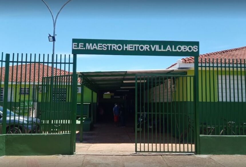 A mulher teria enviado diversos áudios agressivos por WhatsApp ao celular funcional da escola e também ao telefone particular da vice-diretora
