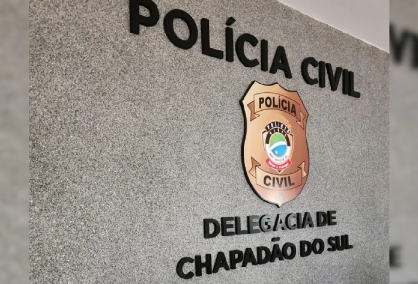 A mulher afirmou ainda que o irmão costuma ter surtos e frequentemente a agride verbalmente