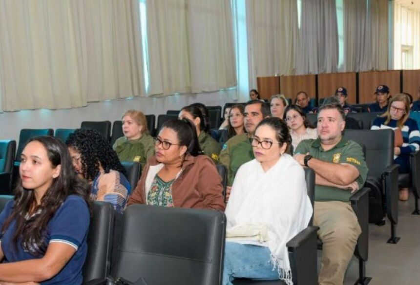 Ao longo do período teórico, os patrulheiros aprofundaram conhecimentos em tópicos que vão desde o reconhecimento de transtornos mentais frequentes e sinais de crise 