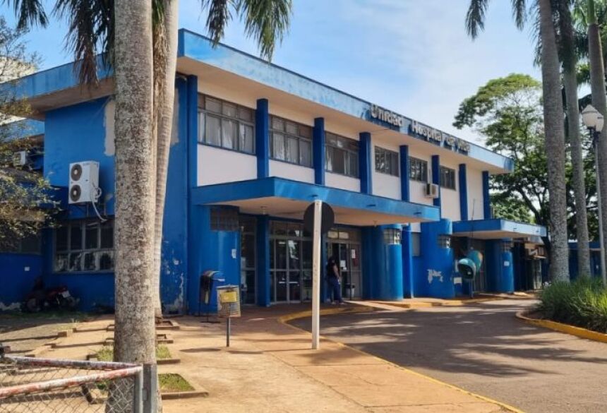 A mãe do homem contou à polícia que tentou defendê-lo, mas também foi agredida com socos e tapas