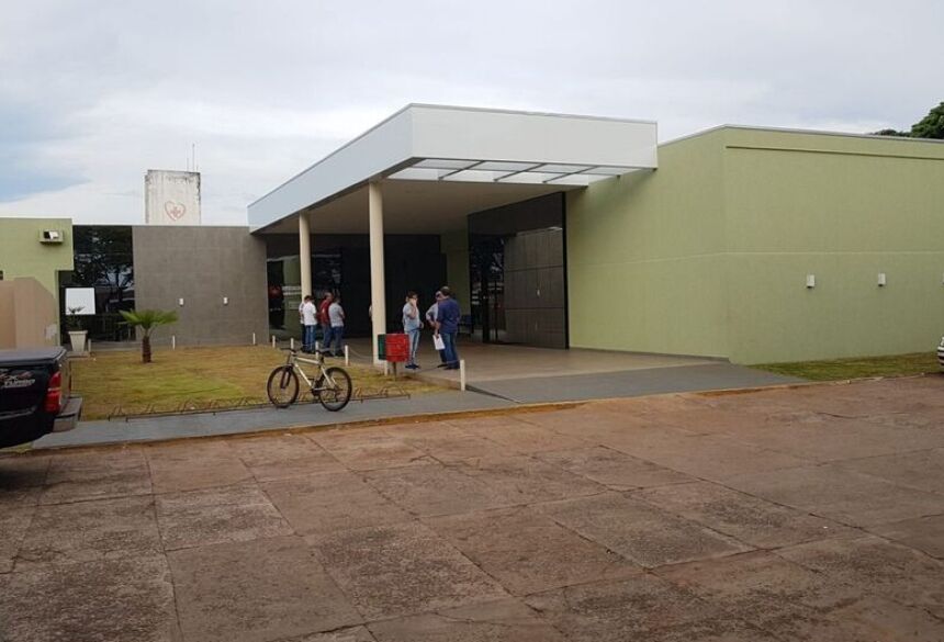  A violência dos golpes provocou uma queda, o que acabou causando uma lesão na clavícula direita da mulher