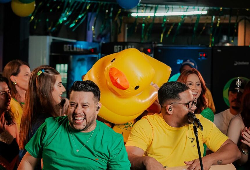 Formado por Hudson Américo e Pedro Hulk, o Samba Pop nasceu em 2020 e, de lá para cá, segue construindo sua trajetória apostando em uma sonoridade própria
