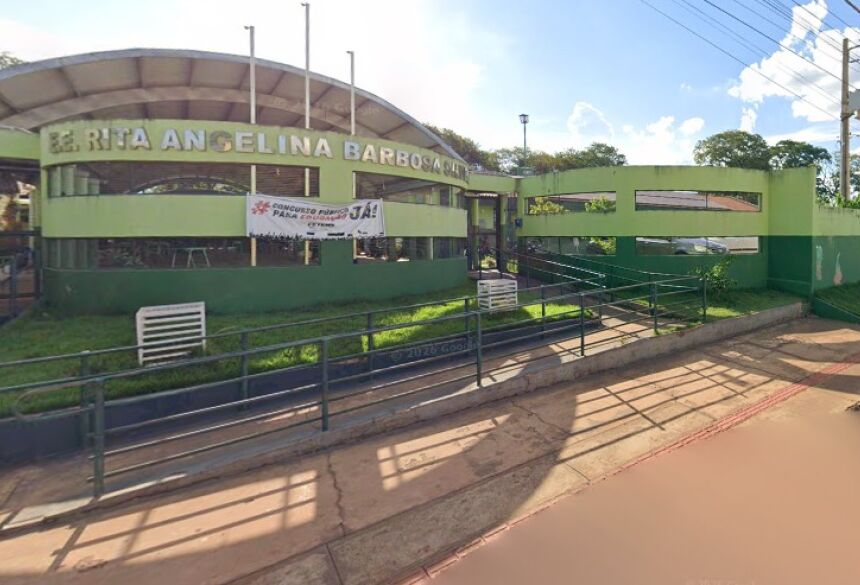 A Polícia Militar destacou que a situação foi interpretada como possível abandono das responsabilidades parentais, motivo pelo qual o adolescente foi conduzido à delegacia