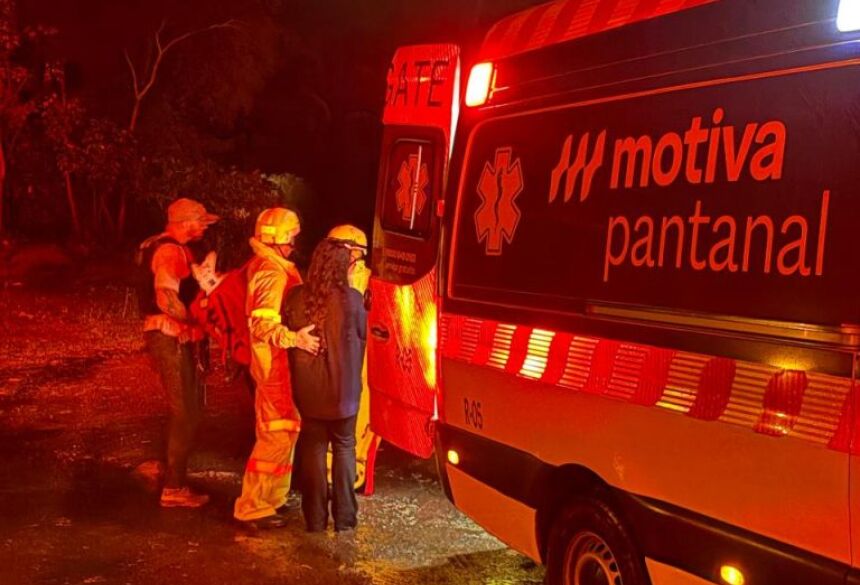 A equipe permaneceu prestando assistência até a chegada dos socorristas da concessionária responsável pela rodovia, que realizaram o atendimento