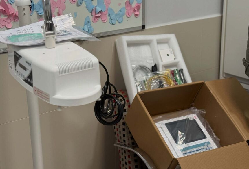 O hospital também recebeu um novo eletrocardiógrafo, equipamento essencial para a realização de exames que auxiliam no diagnóstico