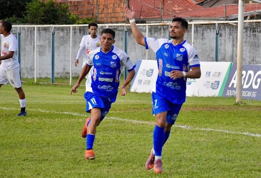 Diguda (7) aproveitou linda jogada de Biel (11) para fazer o primeiro gol do Azulão da Princesa (Foto: Instagram/Aquidauanense FC)