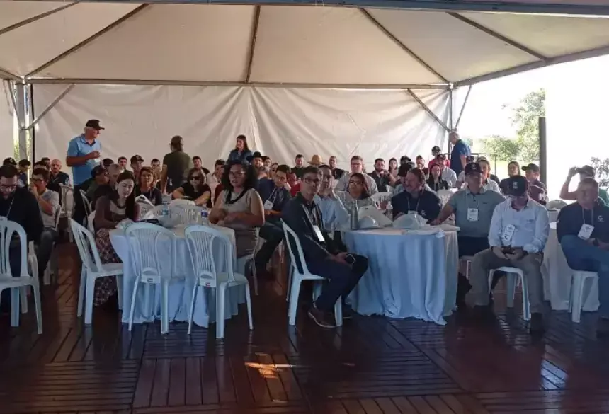 ASN Mato Grosso do Sul - Agência Sebrae de Notícias O 3&ordm; Dia de Campo reuniu cerca de 120 participantes, entre suinocultores, técnicos, lideranças do cooperativismo e especialistas do setor
