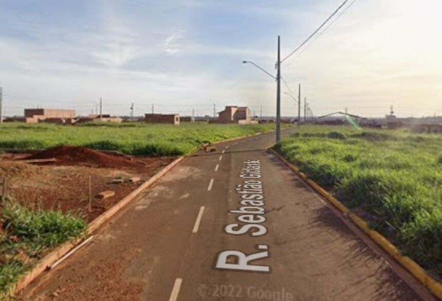 A agressora foi impedida de entrar no local e permaneceu esperando do lado de fora pela saída da vítima