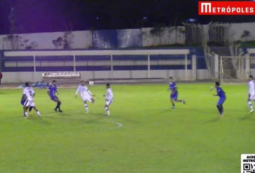 Ivinhema não conseguiu segurar vantagem com um jogador a menos (Reprodução: Metrópoles Esportes)
