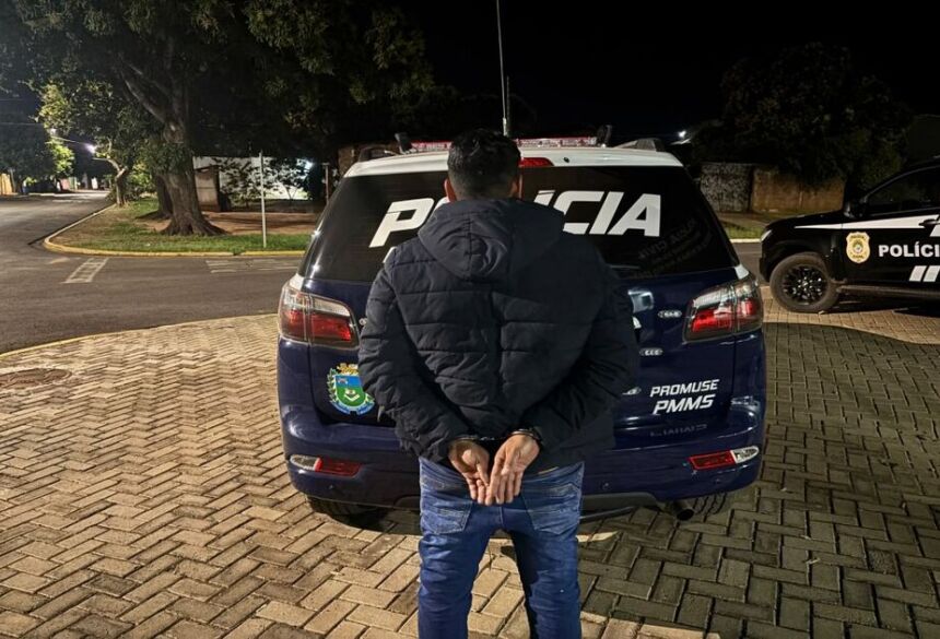 A vítima relatou que o autor é seu ex-companheiro e que havia uma medida protetiva de urgência em vigor contra ele