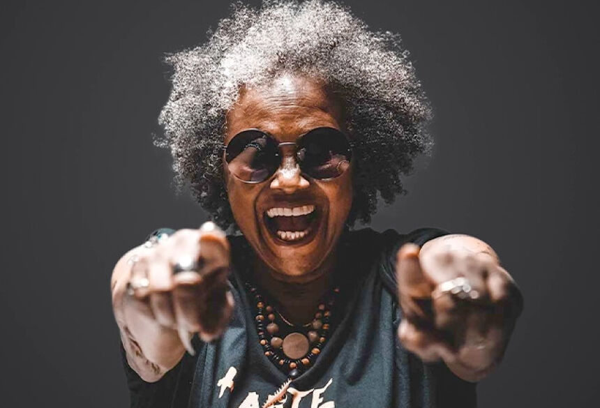 Encerrando a noite, às 21h30, Sandra de Sá sobe ao Palco Principal com um show gratuito repleto de sucessos que marcaram gerações