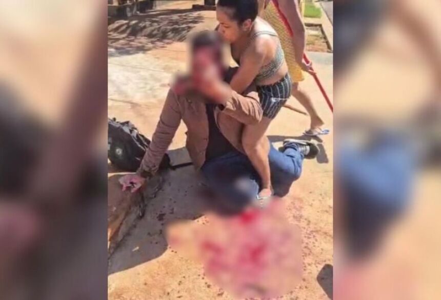 Ao se aproximar da residência, a cerca de 600 metros do local do evento, ele foi abordado por três homens que estavam em uma esquina