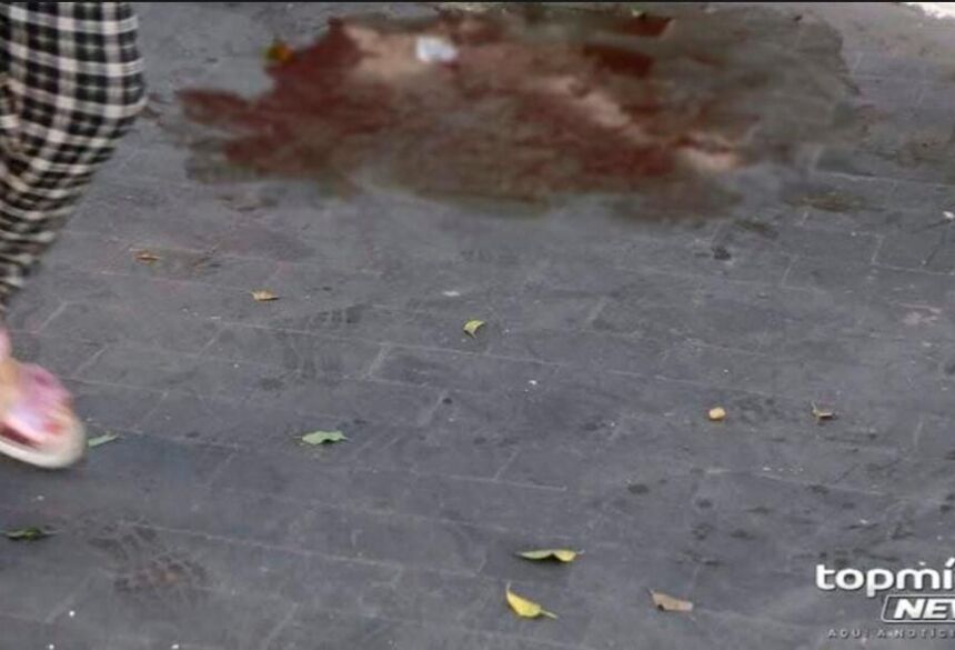 Com o golpe, o jovem sofreu ferimentos nos lábios e teve um dente quebrado