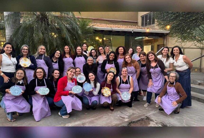 Entre sorrisos, arte e boas conversas, participantes encontram no Pausa e Pincel um momento para deixar a correria de lado e aproveitar o presente