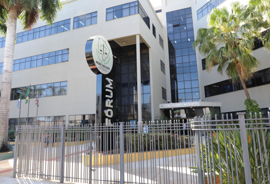 A autora alegou que houve, portanto, falha na prestação do serviço e requereu a condenação da empresa ao pagamento de indenização por danos morais