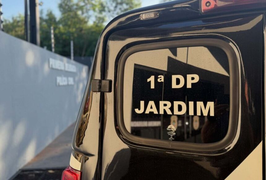 Segundo apurações, a jovem e suas amigas afirmaram não conhecer o homem e não conseguiram anotar a placa da motocicleta que ele estaria usando