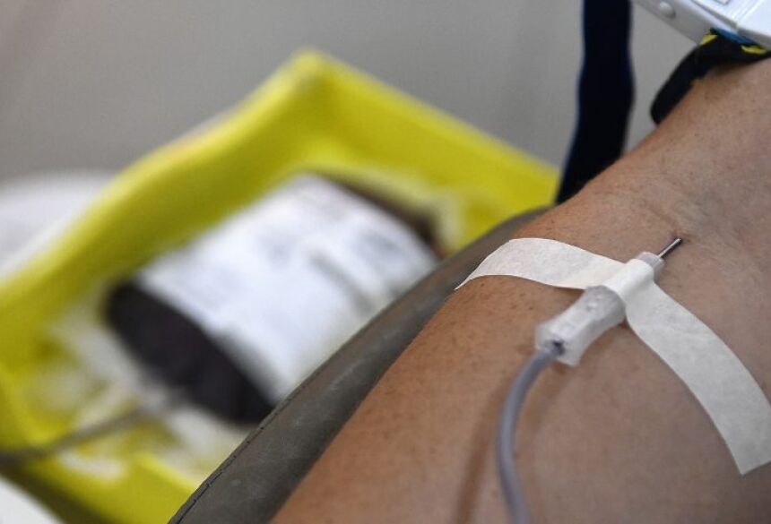 A instituição convoca doadores voluntários para recompor a reserva com prioridade.