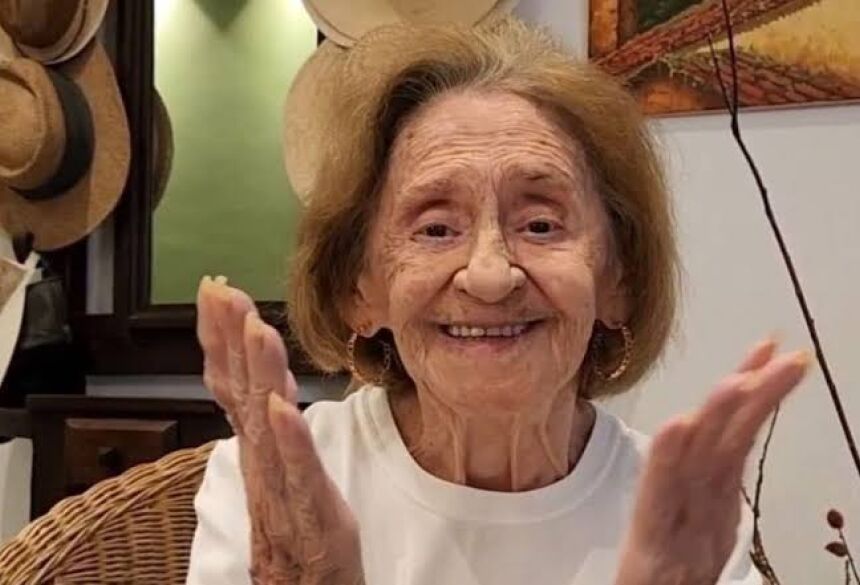 Laura foi pioneira na televisão e começou a atuar em 1950
