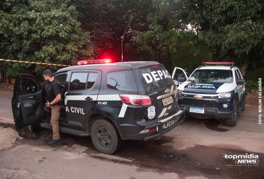 Equipes da Polícia Militar foram chamadas e realizaram buscas pelo autor, que foi localizado e detido