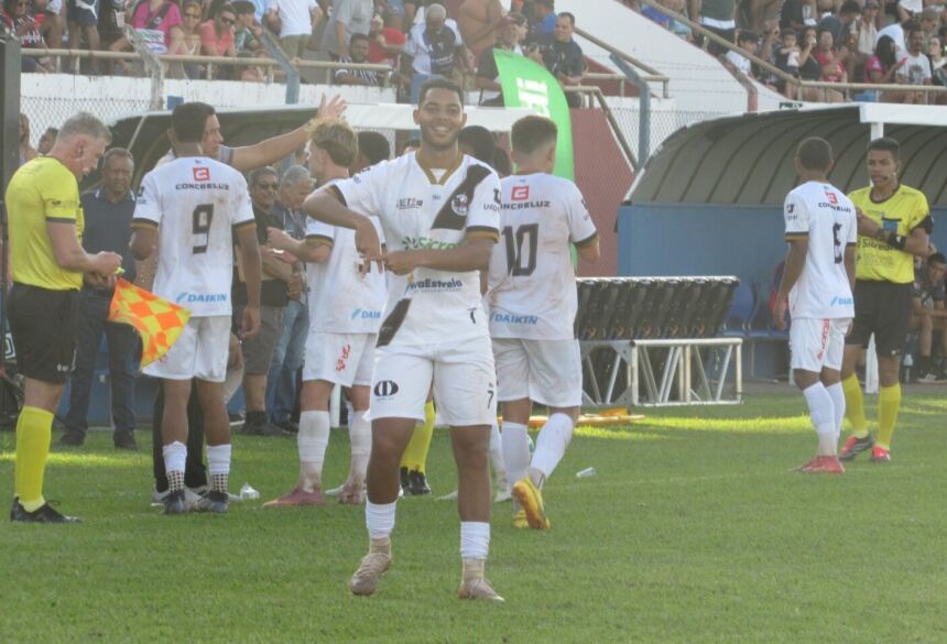 Carlos Miguel (7) marcou um golaço para ratificar o acesso do Misto