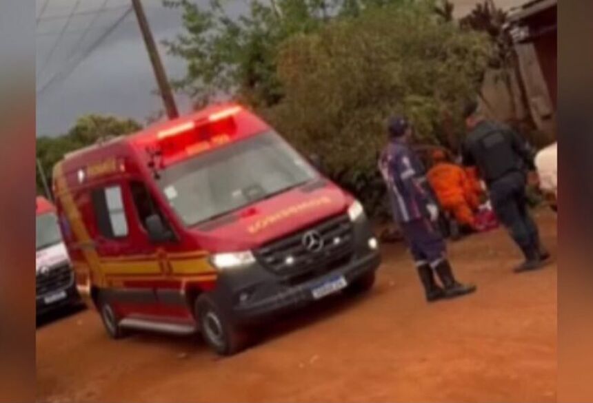 Equipes da Polícia Militar e da Polícia Civil estão no local