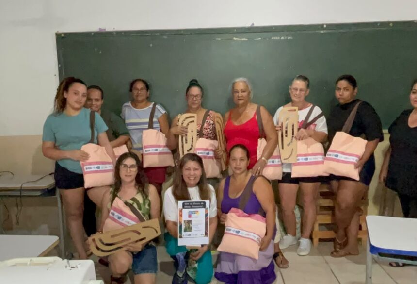  A cada ponto costurado, não eram apenas tecidos que ganhavam forma, mas também novas possibilidades de futuro para um grupo de mulheres 