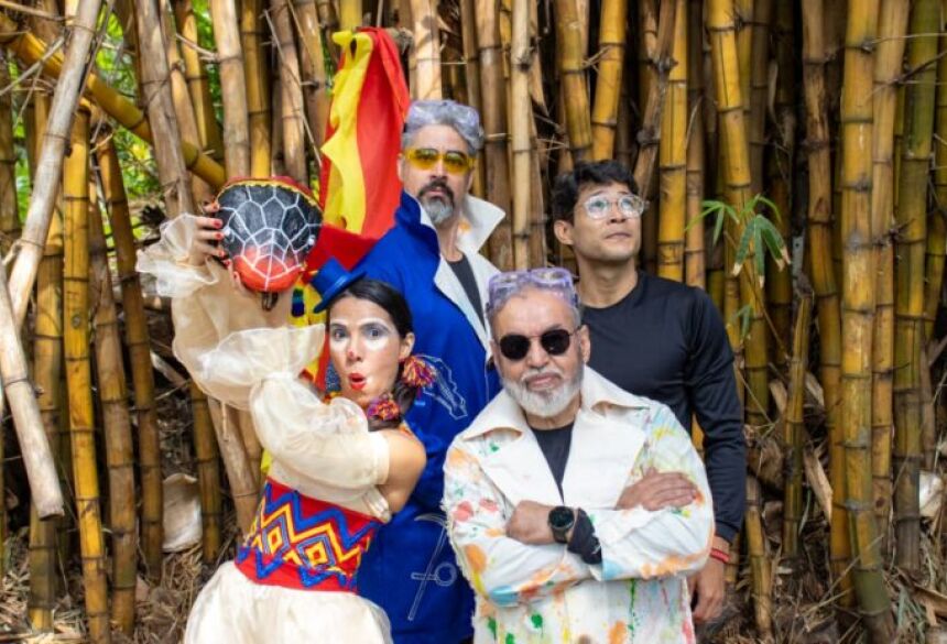 Misturando teatro, palhaçaria, música e contação de histórias, o espetáculo acompanha a jornada da Palhaça Jurema em busca de respostas para uma pergunta que atravessa a humanidade