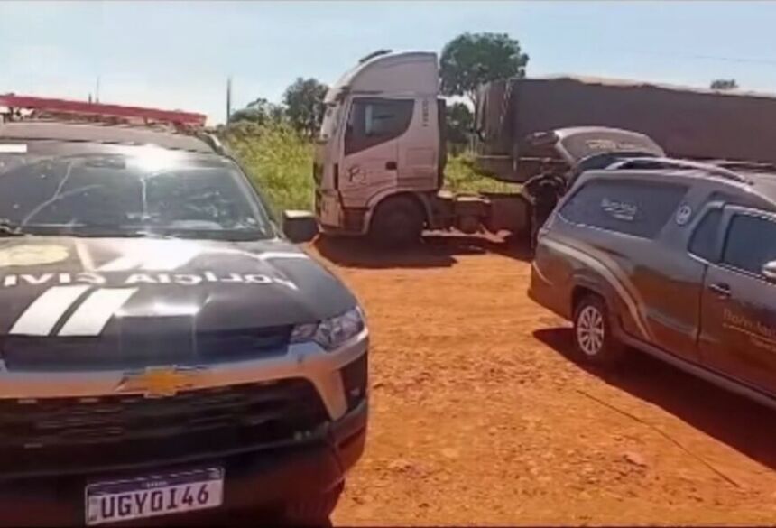 Equipes da Polícia Militar e da Polícia Civil estão no local realizando os primeiros levantamentos