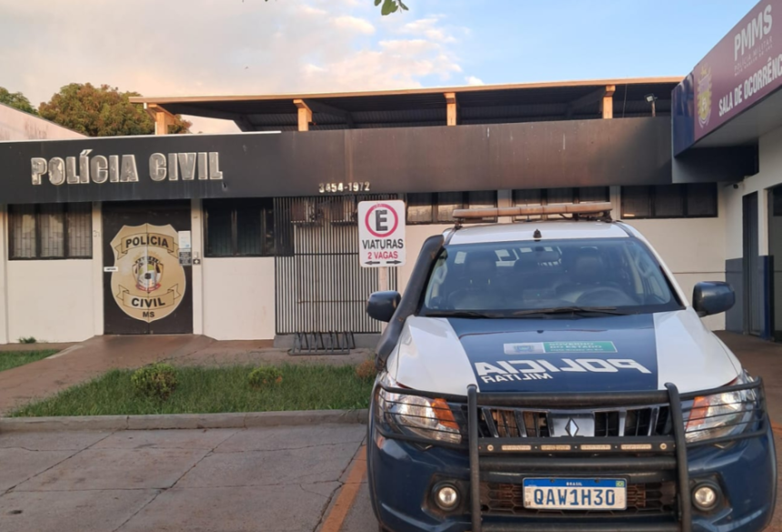 Um amigo dela, conhecido como "Juninho", estava no imóvel e teria percebido a movimentação suspeita