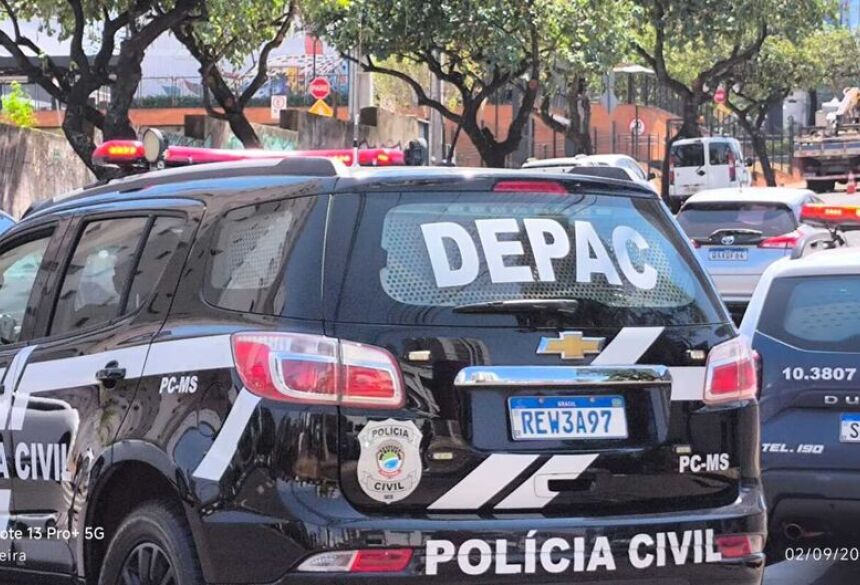 Na ocasião do crime, o homem estaria tentando invadir o quarto da vítima, formando que iria decapitá-lo e que seria integrante de uma facção criminosa