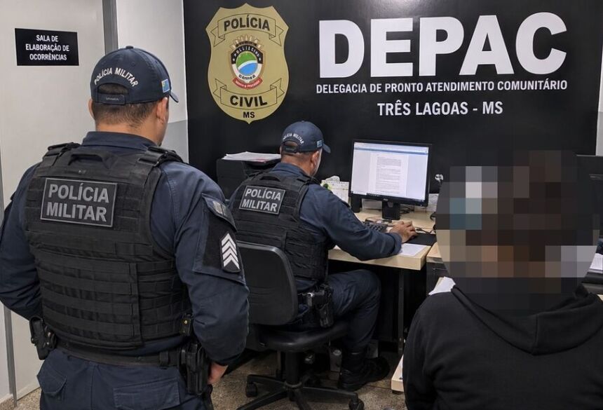 O suspeito foi levado para a delegacia e autuado em flagrante