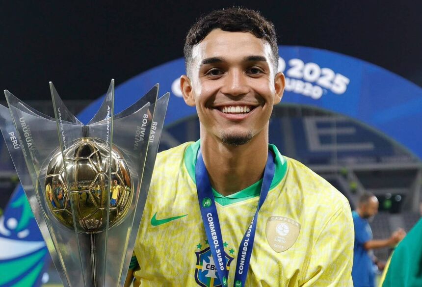 Arthur começou ainda criança no futsal. Entre os profissionais que acompanharam seus primeiros passos está o professor Sérgio Pavão