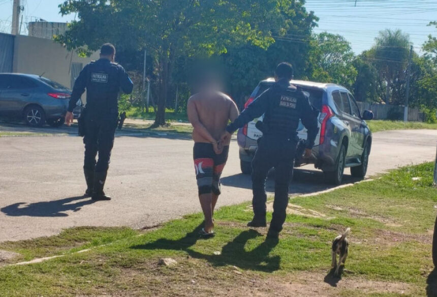 Ainda conforme o relato, o suspeito também fez ameaças de morte contra a esposa