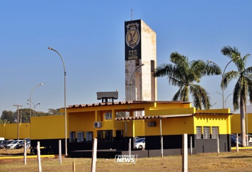 A suspeita é de que o caso não se trate de suicídio. Conforme informações da perícia, o jovem teria morrido cerca de 4 horas antes de os guardas serem chamados