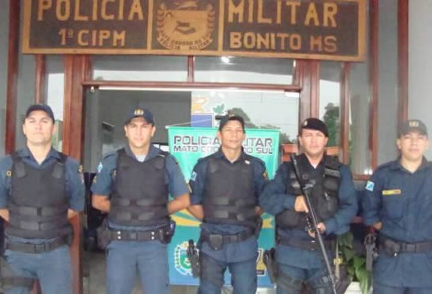 Equipe da Polícia Militar da cidade de Bonito - FOTO: OLICES TRELHAS / BONITO INFORMA