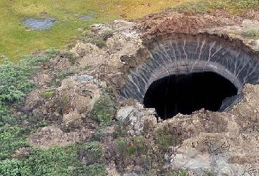Nova cratera tem cerca de 15 metros de diâmetro e formato de funil