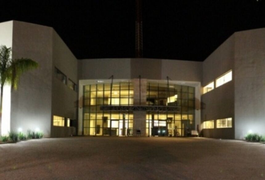 Nova sede da prefeitura de Nova Andradina, que será inaugurada hoje às 16h (Foto: Divulgação)