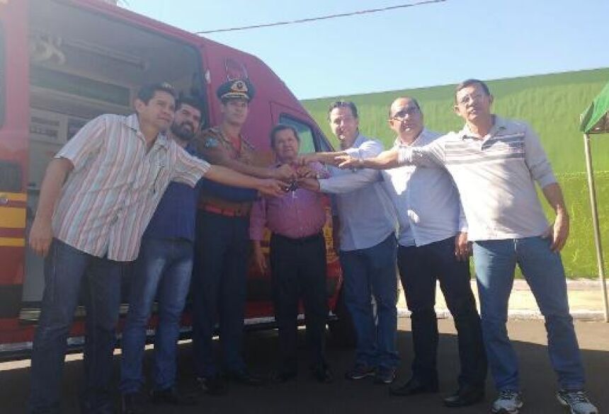 FOTO: ASSESSORIA - Deputado Onevan de Matos entrega Unidade de Resgate para Bombeiros de Jardim (MS)