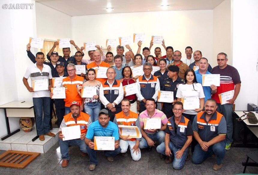 Programa de Capacitação em Defesa Civil entrega certificados em Bonito (MS)
