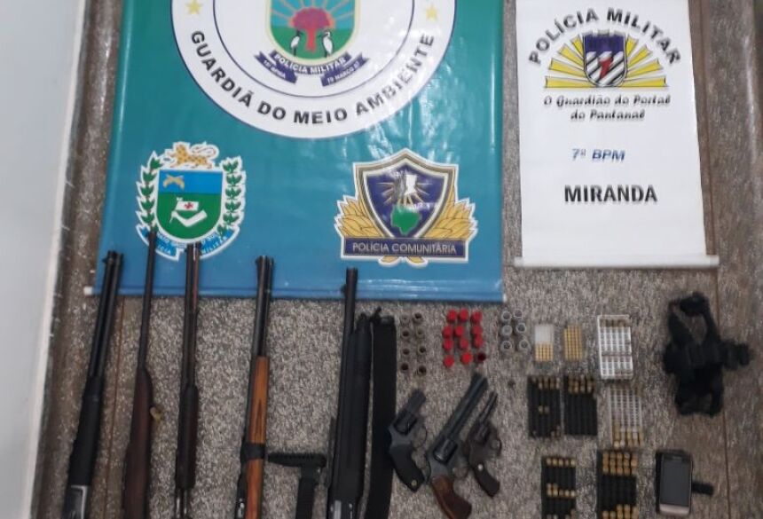 Ação entre PM e PMA prende dupla que vendia arsenal furtado em fazenda em MIRANDA