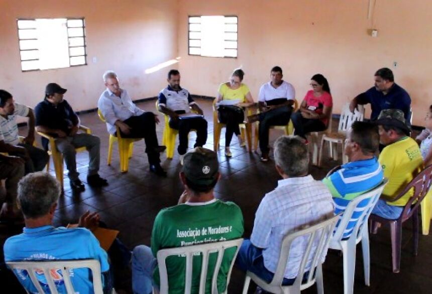Geraldo Resende participa de reunião na Associação de Moradores do Distrito de Nova Itamarati.