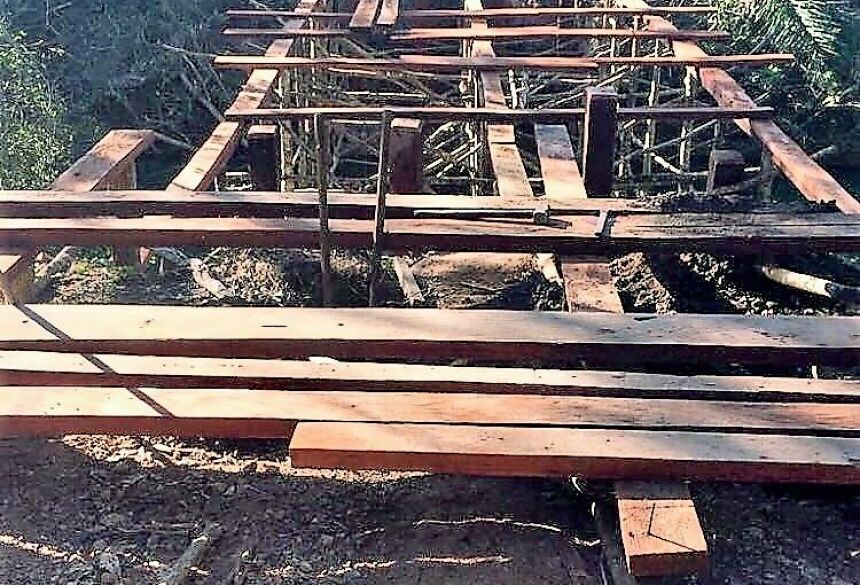 FOTO: JABUTY - Prefeitura reconstrói ponte de madeira sobre o Rio do Peixe em Bonito (MS)